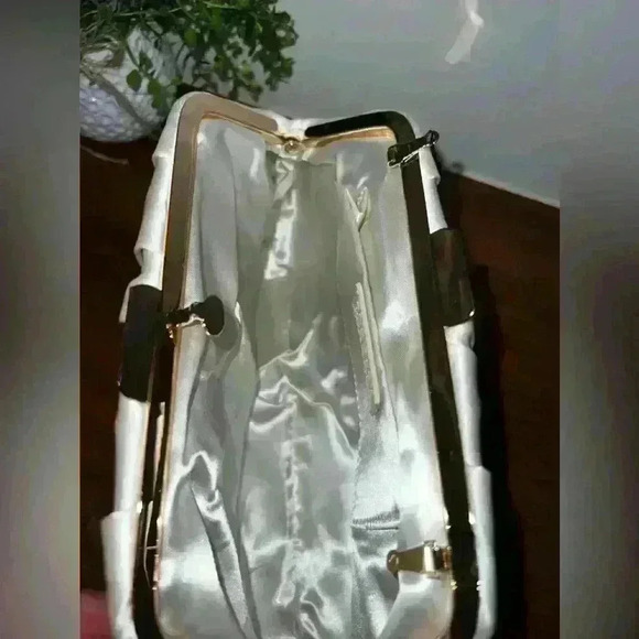 Bagley Mishka Statin Evening/Bridal Clutch NWT~GIFTABLE - Picture 7 of 10